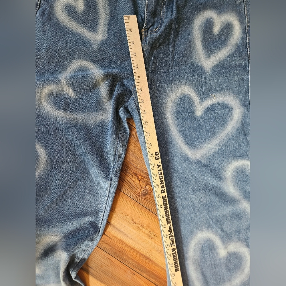Chic Heart-Patterned High Rise Jeans - Picture 5 of 7